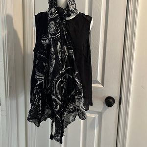 NWOT Layne Bryant Sheer black and white scarf w/ tassels.